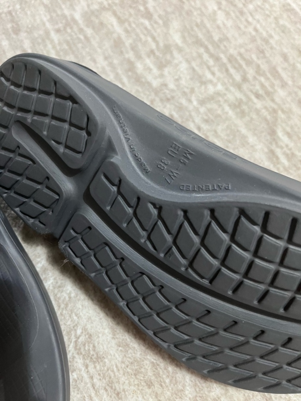 OOFOS Flip Flops - Picture 3 of 7